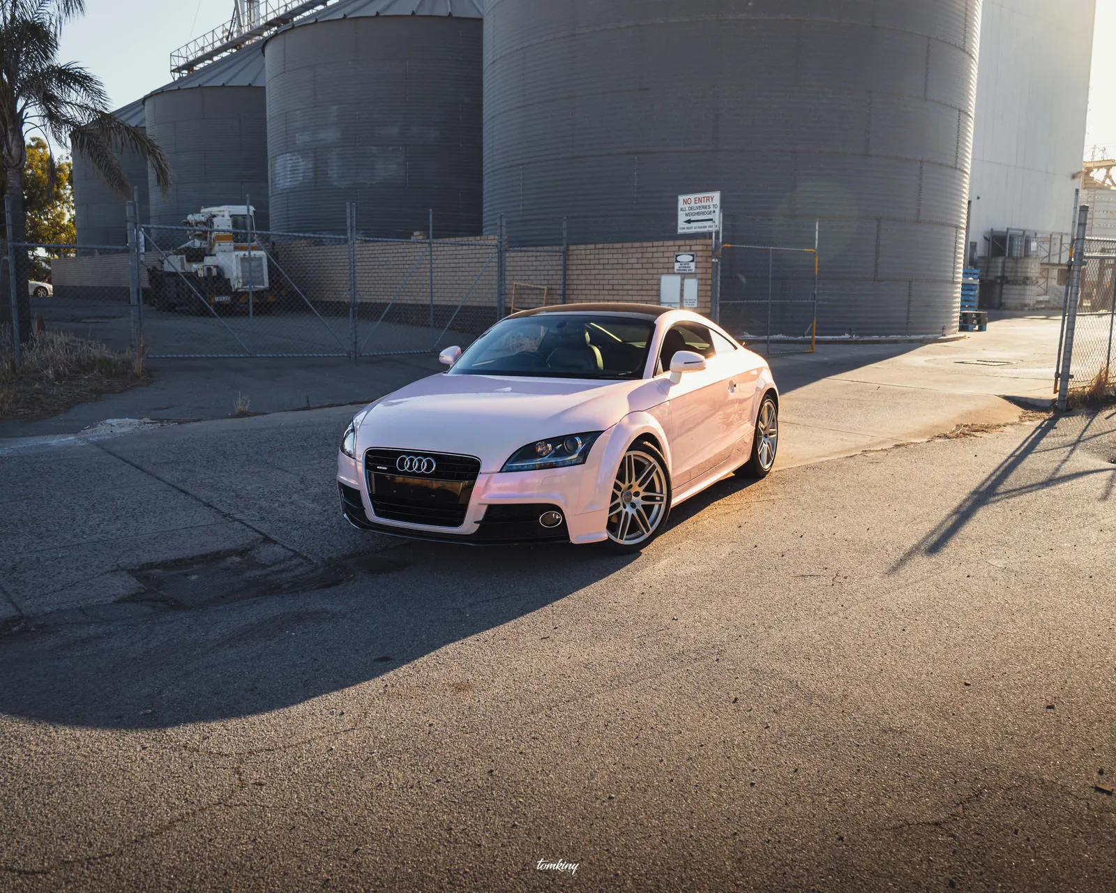 Audi TT pink, detail shot