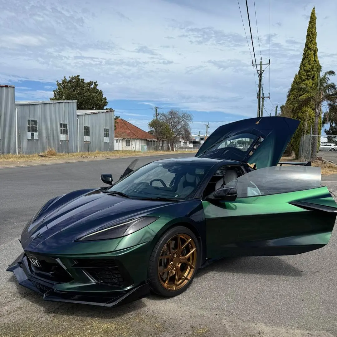 Chevrolet Corvette in Hidden Forest colour-shift